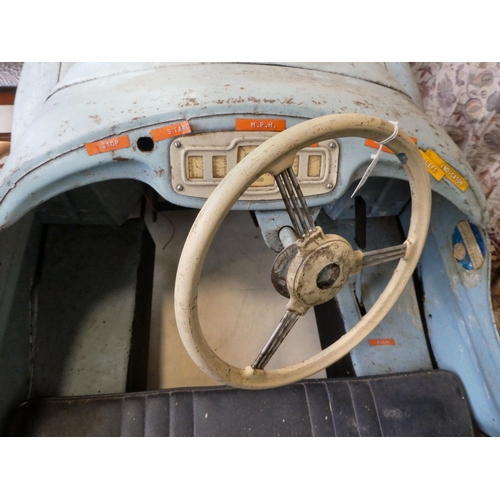 271 - A 1950s cast metal Austin J40 pedal car