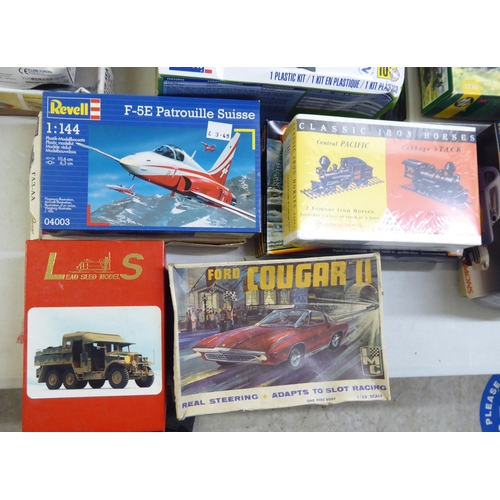 18 - Model kits, various scales: to include by Essdale Models, a 'Supermarine S5 Schneider Racer'; and a ... 