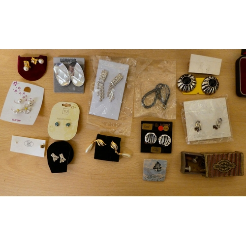 29 - Costume jewellery: to include earrings; and cufflinks