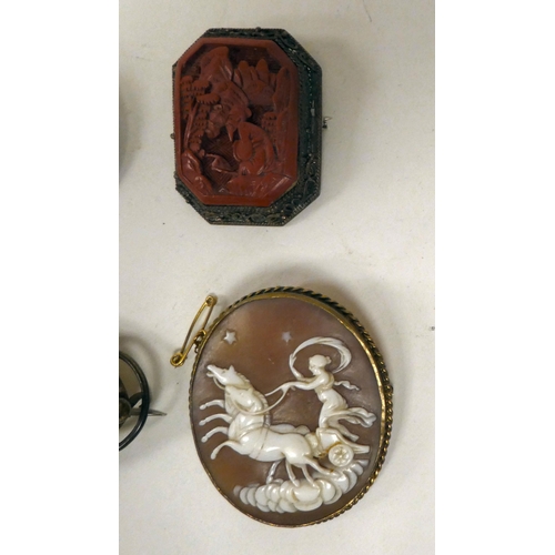 5 - Victorian and later jewellery: to include a shell carved cameo brooch, depicting a Roman soldier