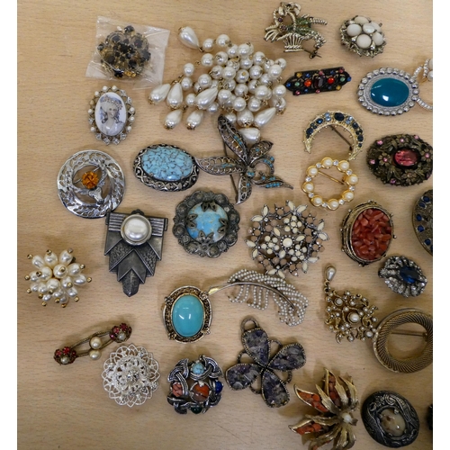 56 - Costume jewellery: to include a Celtic style brooch, set with multi-coloured stones