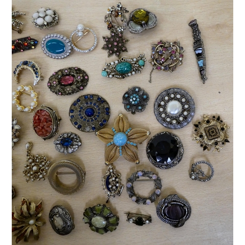 56 - Costume jewellery: to include a Celtic style brooch, set with multi-coloured stones