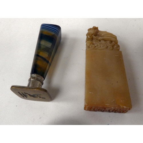 70 - Collectables: to include an agate seal stamp