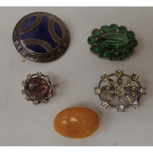 70 - Collectables: to include an agate seal stamp