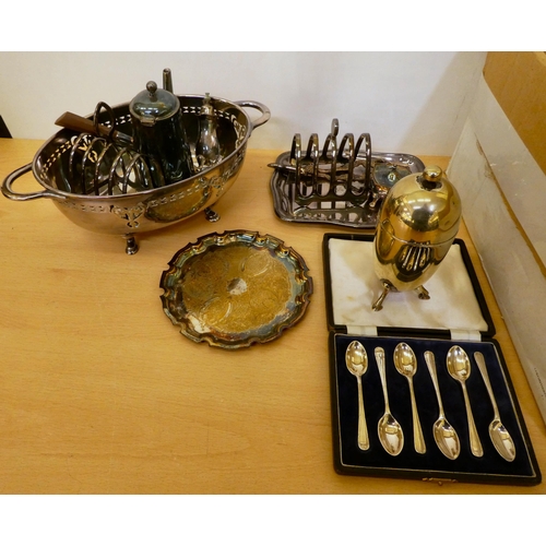 87 - EPNS and silver plated items: to include a twin handled bowl  Walker & Hall  4