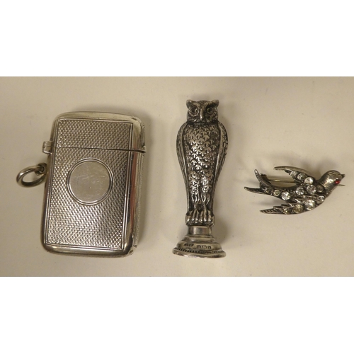 9 - Collectables: to include an Edwardian silver seal stamp, fashioned as an owl  Birmingham 1907