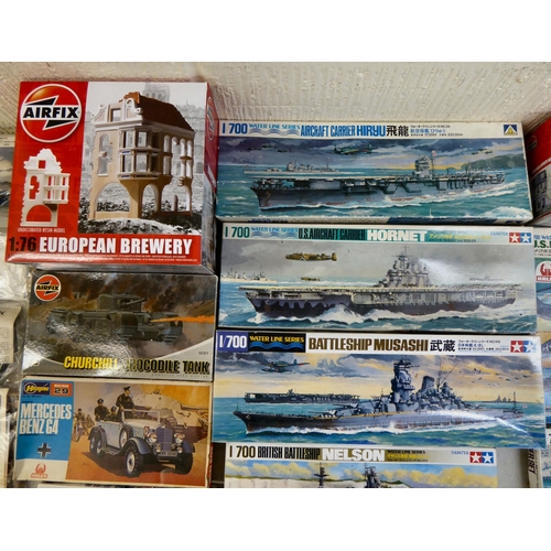 105 - 1/700, 1/144 and other scale model kits: to include a 'Junkers Ju-87B Stuka' by Revell; and 'British... 