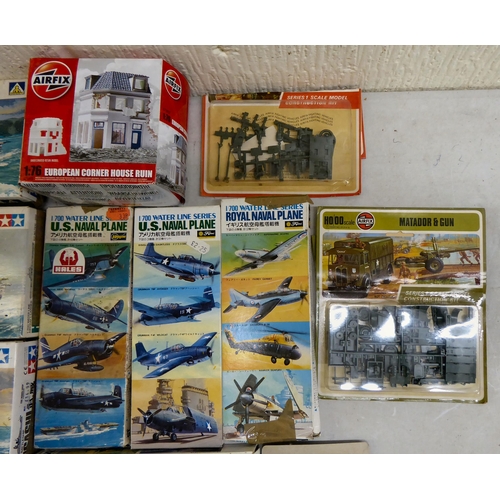 105 - 1/700, 1/144 and other scale model kits: to include a 'Junkers Ju-87B Stuka' by Revell; and 'British... 