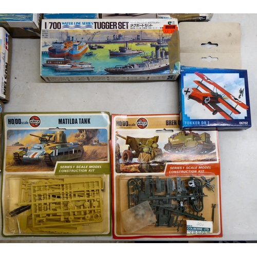 105 - 1/700, 1/144 and other scale model kits: to include a 'Junkers Ju-87B Stuka' by Revell; and 'British... 