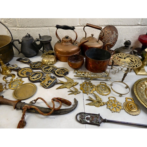 107 - 19thC and later functional metalware: to include horse brasses; and kettles