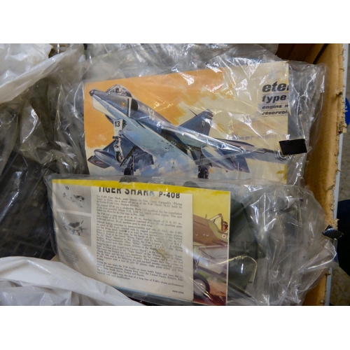 125 - Model kits  various scales: to include a 'Tiger Shark P40-B'; and an 'Alfa Romeo' by Merit ... 