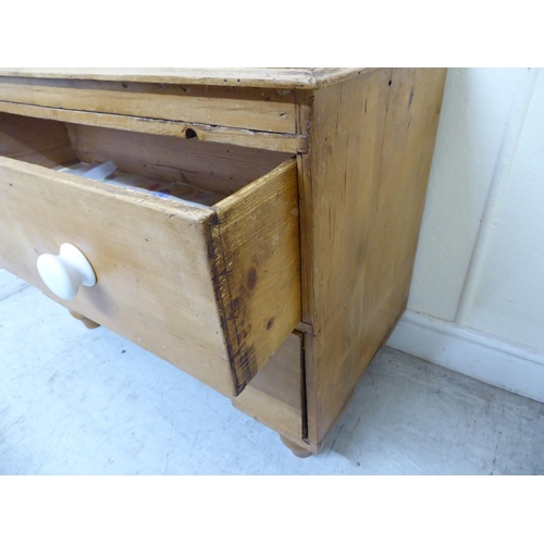 139 - An early 20thC pine two drawer dressing chest, raised on turned legs  25