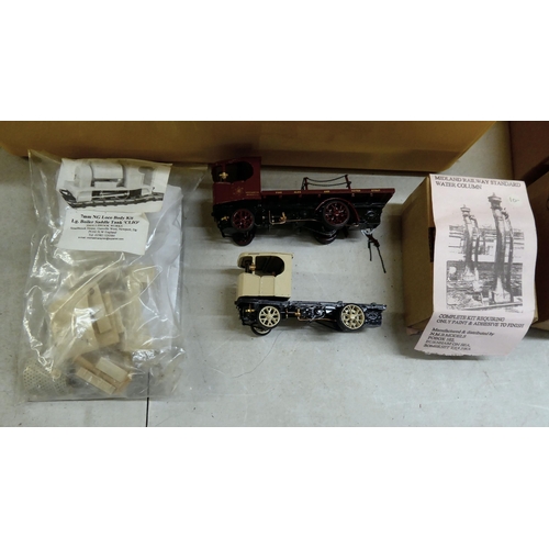 141 - 0 gauge and 0n30 model railway accessories: to include a 'Peacock Barclay 00-4-0T' locomotive kit by... 