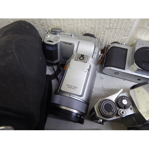 184 - Cameras and photographic equipment: to include a 'Pentax Asahi'; and an 'Olympus OM101'