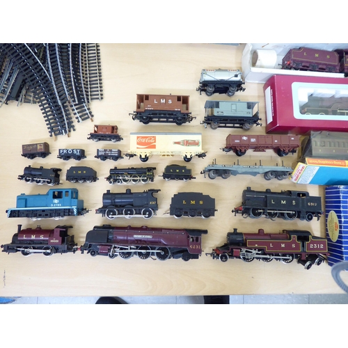 230 - Hornby, 00 gauge and other model railway related accessories