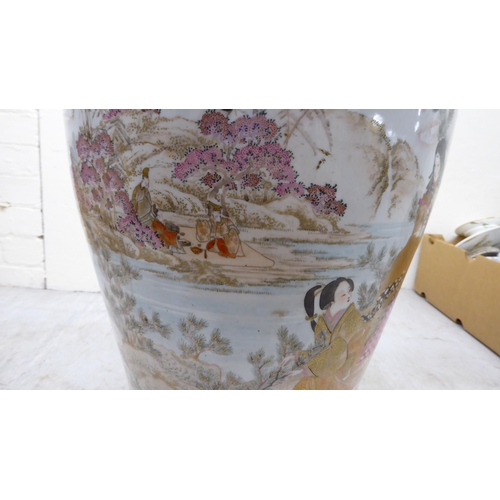 13 - A late 19thC Japanese Kutani porcelain vase, traditionally decorated in iron red and gilding with fi... 