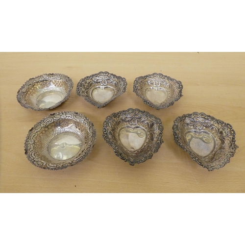 139 - Four silver heart shaped baskets; and two circular  mixed marks  all approx. 4