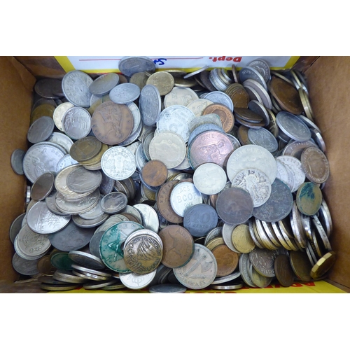 148 - Uncollated foreign coinage and banknotes