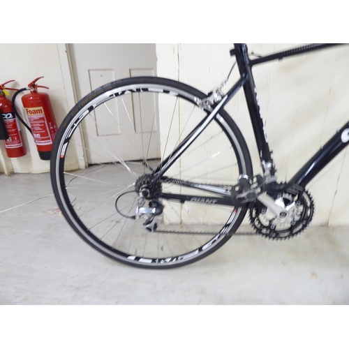 25 - A Giant Rapid Aluxx 24 gear racing/road bicycle with 700c wheels