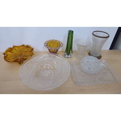 27 - Ceramics and glassware: to include porcelain saucers (only); and a Carnival style pedestal sweet dis... 