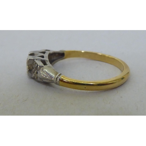 289 - An 18ct gold diamond solitaire ring