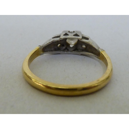 289 - An 18ct gold diamond solitaire ring