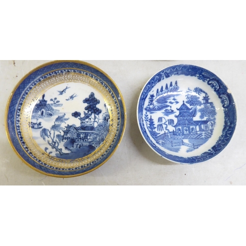 35 - Two 19thC porcelain tea bowls and saucers, decorated in blue and white Oriental taste