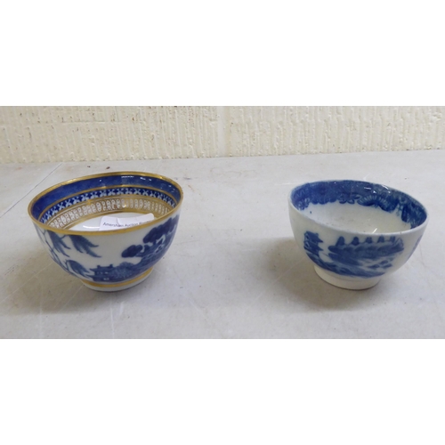 35 - Two 19thC porcelain tea bowls and saucers, decorated in blue and white Oriental taste