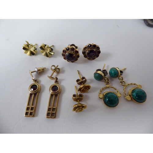 71 - Yellow metal and items of personal ornament: to include variously set earrings; and brooches