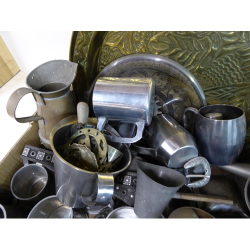 73 - Mainly 20thC metalware: to include pewter tankards