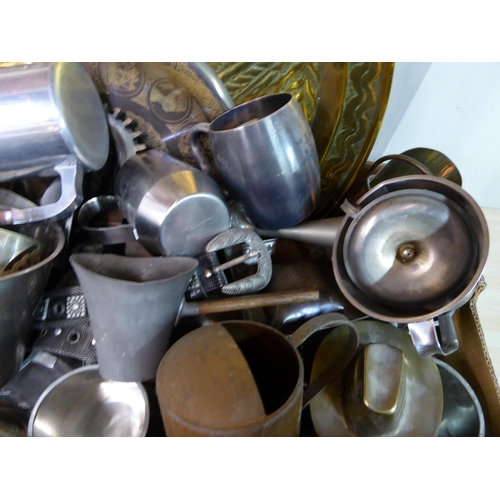 73 - Mainly 20thC metalware: to include pewter tankards