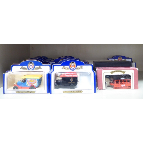 90 - A small collection of Oxford diecast model vehicles: to include vintage delivery vehicles  boxe... 