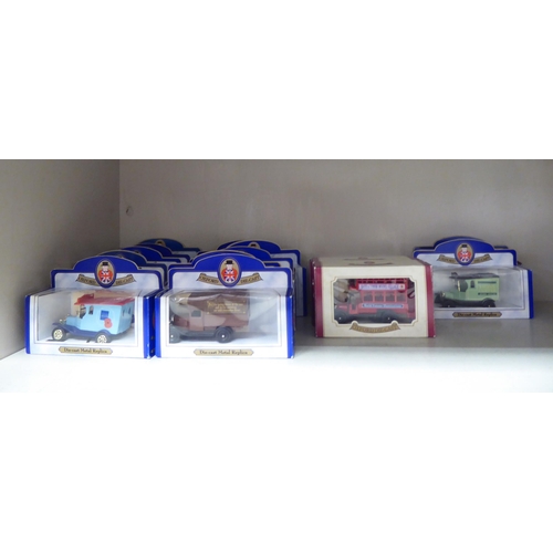 90 - A small collection of Oxford diecast model vehicles: to include vintage delivery vehicles  boxe... 