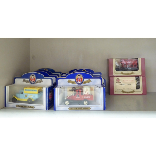 90 - A small collection of Oxford diecast model vehicles: to include vintage delivery vehicles  boxe... 