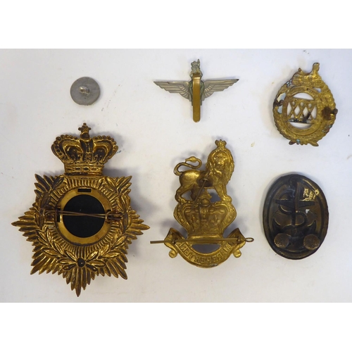 114 - British military cap badges and other insignia: to include a 30th (Cambridgeshire) Regiment of Foot(... 