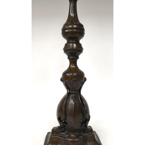 118 - An early 20thC Tiffany style bronze table lamp, cast in Art Nouveau taste  18