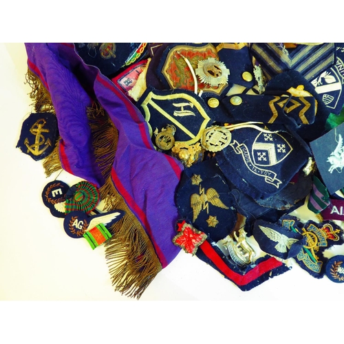 123 - Miscellaneous military cap badges and other woven cloth uniform badges and insignia: to include Gree... 