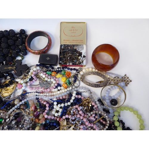 131 - Items of personal ornament: to include necklaces; and bangles