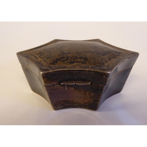 139 - A silver trinket box of elongated, incurved hexagonal form with a hinged lid; another, Continental s... 