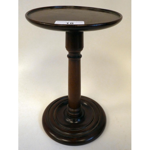 18 - A 19thC mahogany candlestand with a height adjustable plate, on a plain column and turned saucer bas... 