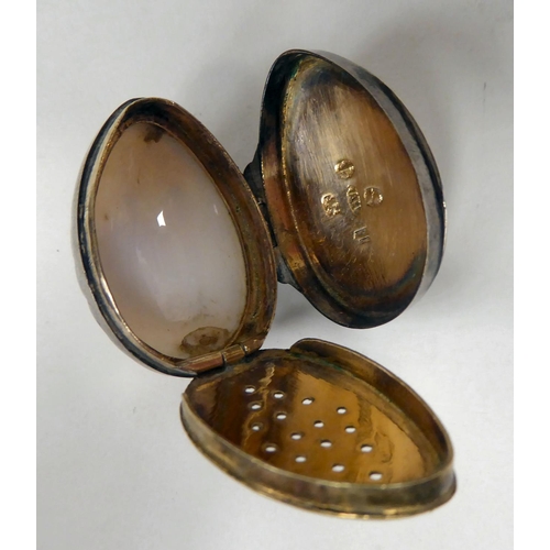 90 - A part conch shell oval vinaigrette with a silver mounted hinged lid, enclosing a gilded, engraved a... 