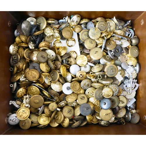 96 - Miscellaneous uniform buttons, mainly military(Please Note: this lot is subject to the statement mad... 