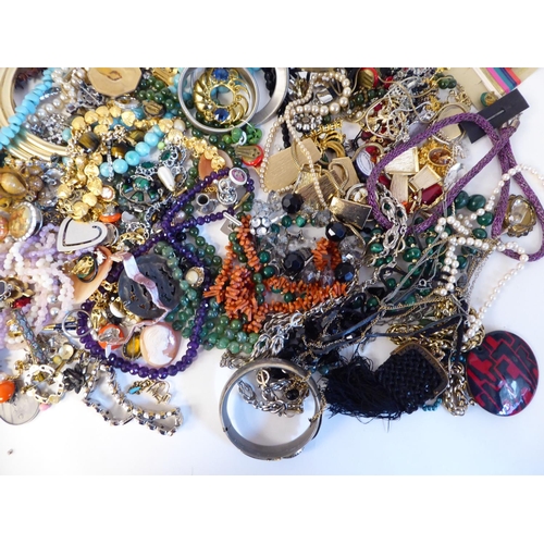 99 - Costume jewellery: to include bead necklaces; bangles; and brooches