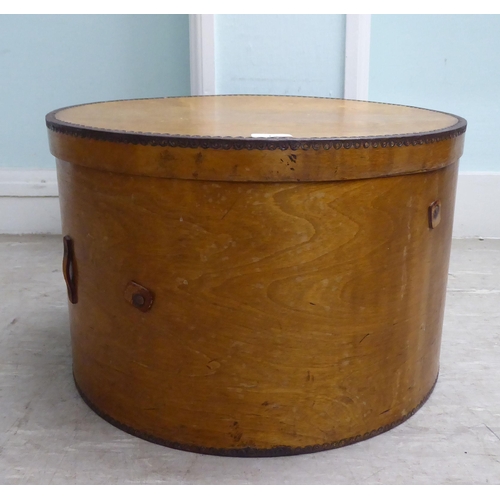 12 - A vintage plywood lidded hat box  13