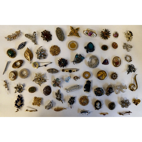 14 - Costume jewellery: to include brooches