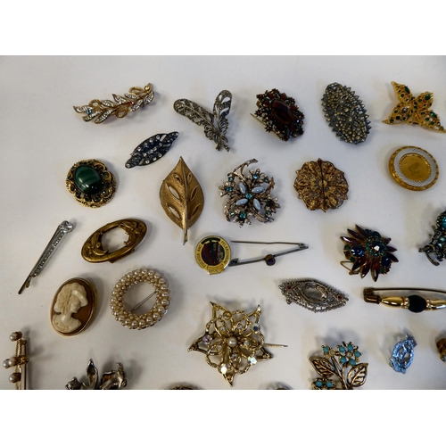 14 - Costume jewellery: to include brooches