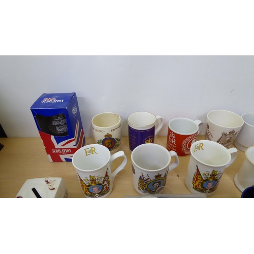 162 - Ceramic and other Royal themed collectables: to include mugs and beakers