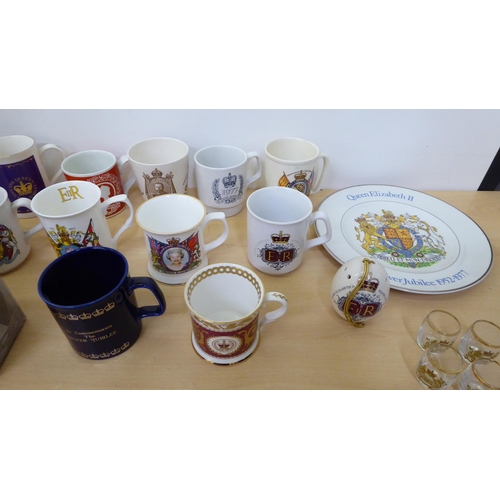 162 - Ceramic and other Royal themed collectables: to include mugs and beakers