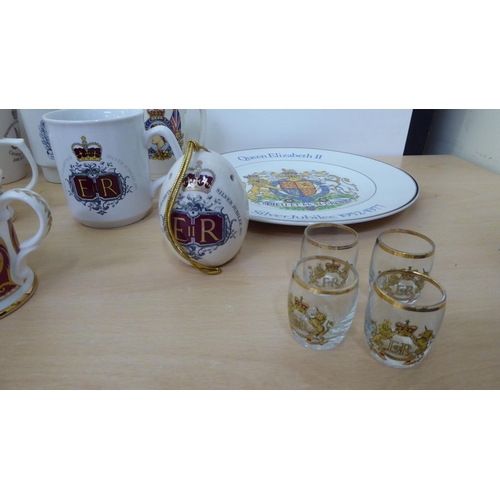 162 - Ceramic and other Royal themed collectables: to include mugs and beakers