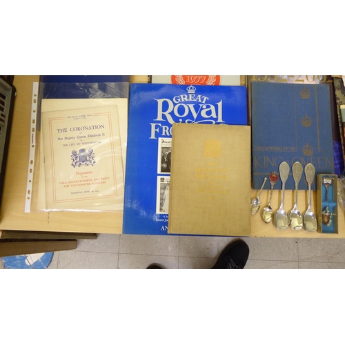 162 - Ceramic and other Royal themed collectables: to include mugs and beakers